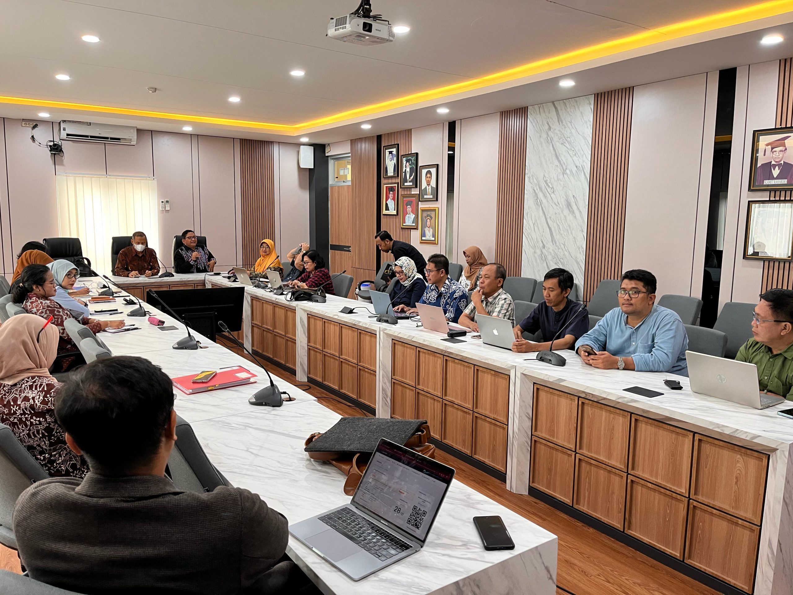 Fakultas Ilmu Budaya (FIB) Universitas Diponegoro (Undip) menggelar acara pendampingan kompetensi dosen dengan meurujuk pada Kelompok Bidang Keahlian (KBK).