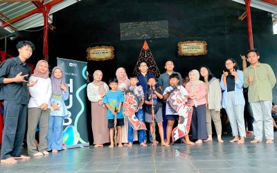 FIB Undip Students and ZCreators Indozone Distribute Takjil at Jurang Blimbing Art Studio