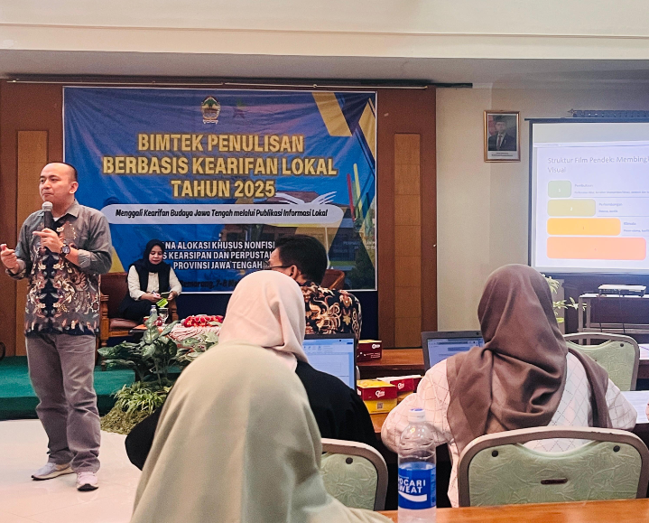 Dosen FIB UNDIP Jadi Narasumber Pelatihan Penulisan Artikel Berbasis Kearifan Lokal di Perpustakaan Provinsi Jawa Tengah