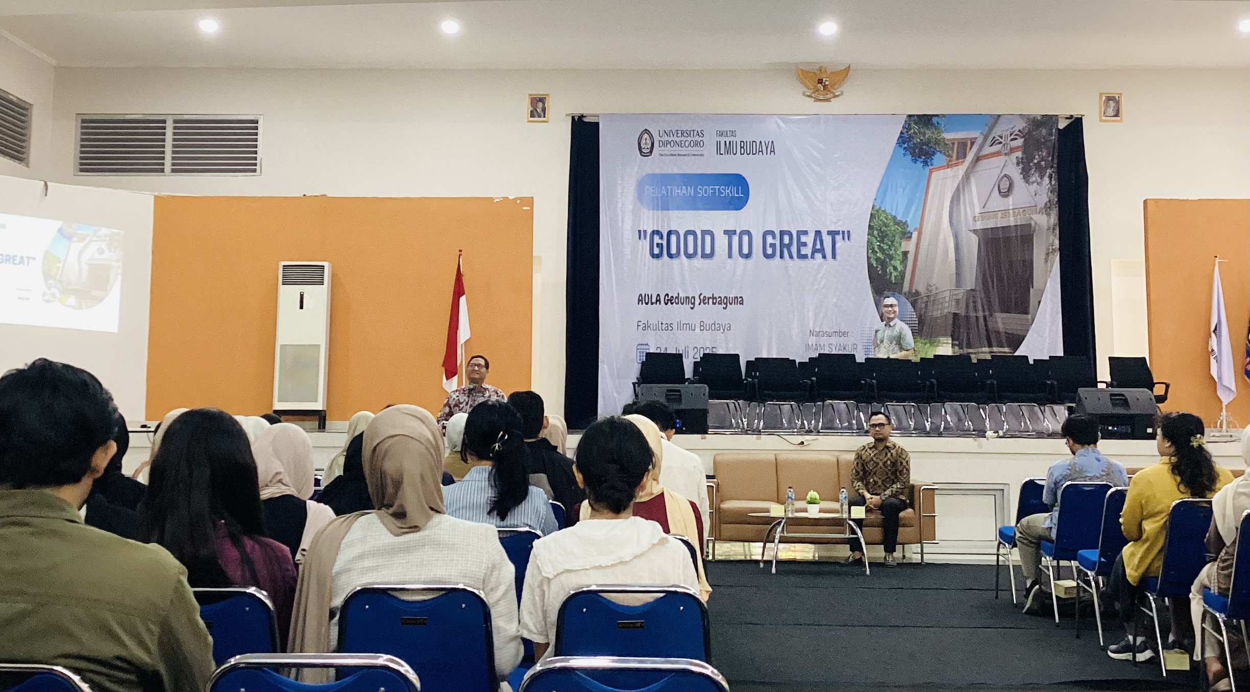FIB Undip sukses menggelar pelatihan softskill untuk calon wisudawan Undip ke-179 pada Kamis, 24 Juli 2025 di Aula Gedung Serbaguna (GSG) FIB Undip.