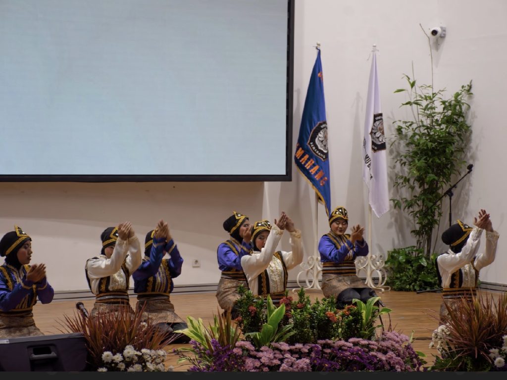 Tari Saman oleh Mahasiswa FIB Undip.