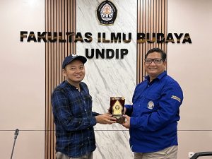 Alumni FIB Undip, Ahmad Khairudin Direktur dan Salah Satu Pendiri Grobak Hysteria.