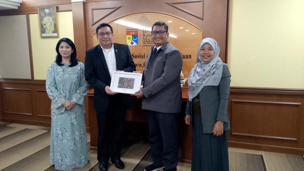 Kerja Sama FIB Undip dengan Universiti Kebangsaan Malaysia.