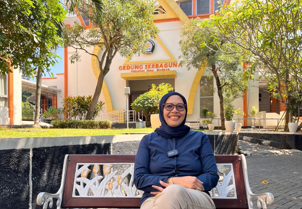Dr. Ken Widyatwati, S.S., M.Hum., Kaprodi S2 Susastra FIB Undip.