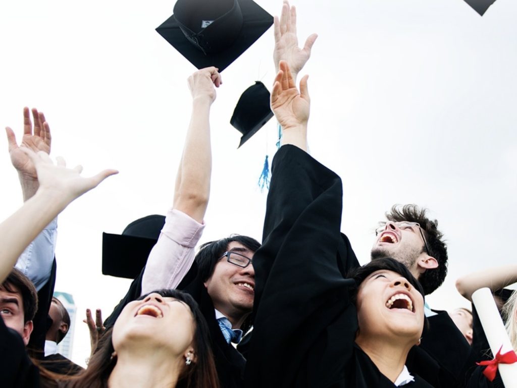 Batas Verifikasi Kelulusan 2 Januari & Pendaftaran Wisuda 5 Januari 2026.