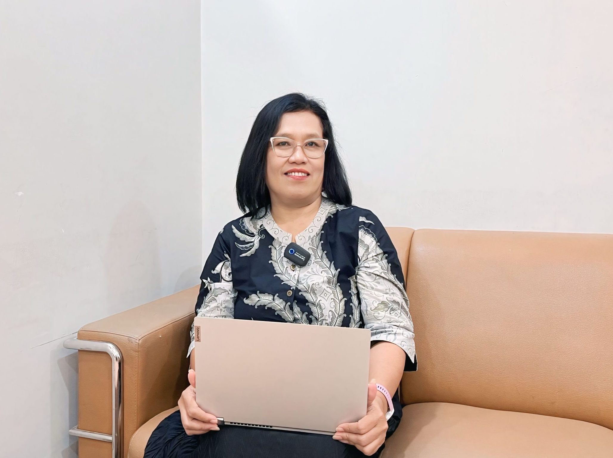 Mengenal Kepakaran Filsafat dalam Ilmu Perpustakaan dan Informasi Bersama Dra. Ana Irhandayaningsih, M.Si.